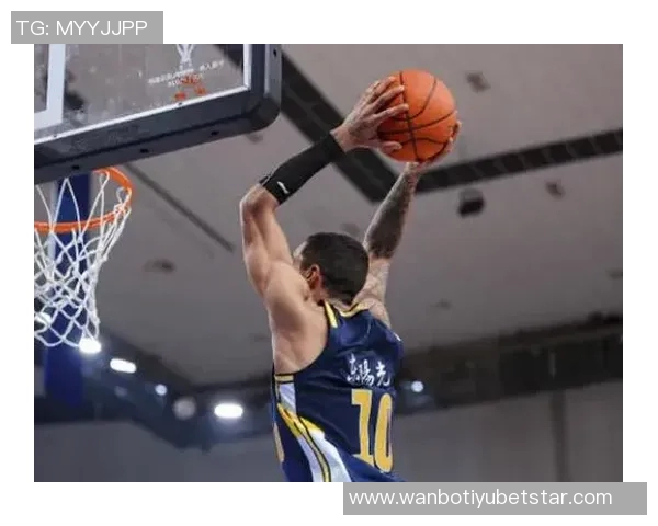 奎因半场助攻与失误并存成长之路的代价与收获