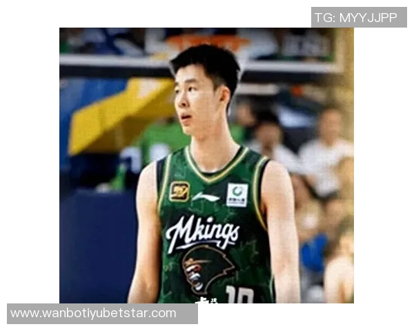 郭昊文表现出色尽管球队失利11投7中三分球命中率高达75砍下22分3篮板3助攻